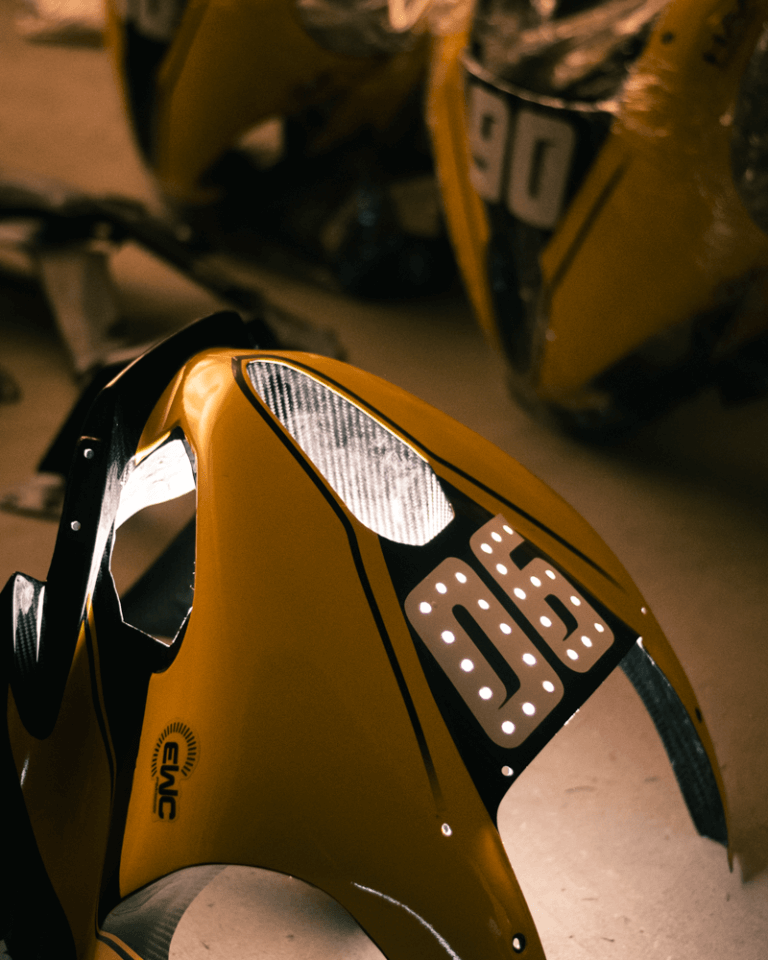 Test oświetlenia numerów w owiewce FIM EWC BMW M1000RR